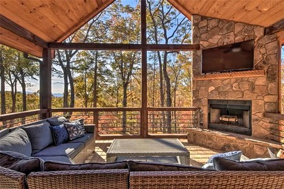 Glamping in the Mountains: Stunning Cabin with a Hot Tub near Morganton, Georgia - Morganton, Georgia - glamping.directory
