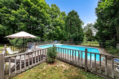 Awesome Cottage with Fireplace and Swimming Pool in Sunderland, Vermont - Sunderland, Vermont - glamping.directory