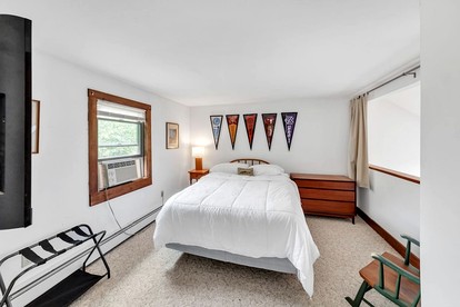 Awesome Cottage with Fireplace and Swimming Pool in Sunderland, Vermont - Sunderland, Vermont - glamping.directory