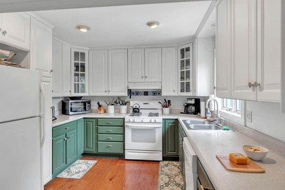 Awesome Cottage with Fireplace and Swimming Pool in Sunderland, Vermont - Sunderland, Vermont - glamping.directory