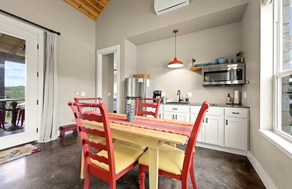 Relaxing Accessible Cottage with Outdoor Fireplace for a Peaceful Getaway near Austin, Texas - Dripping Springs, Texas - glamping.directory