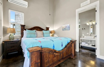 Relaxing Accessible Cottage with Outdoor Fireplace for a Peaceful Getaway near Austin, Texas - Dripping Springs, Texas - glamping.directory