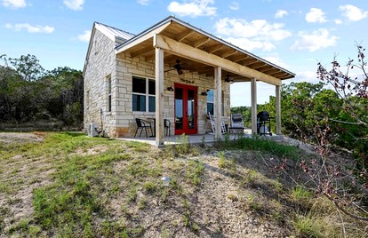 Relaxing Accessible Cottage with Outdoor Fireplace for a Peaceful Getaway near Austin, Texas - Dripping Springs, Texas - glamping.directory