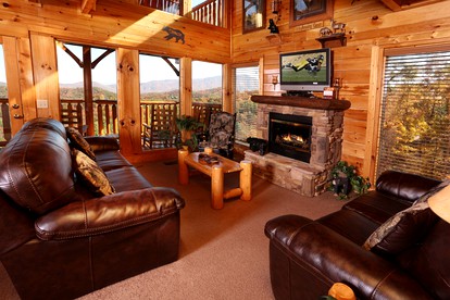 Enormous Wooden Cabin with Hot-Tub, Game Room and Barbecue in Sevierville, Tennessee - Sevierville, Tennessee - glamping.directory