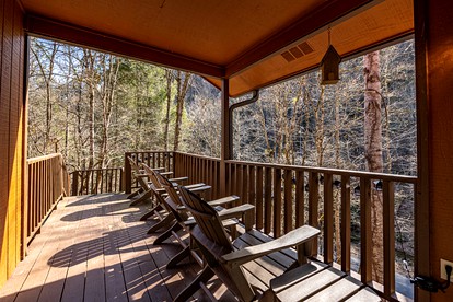 Enormous Wooden Cabin with Hot-Tub, Game Room and Barbecue in Sevierville, Tennessee - Sevierville, Tennessee - glamping.directory