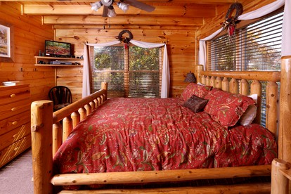 Enormous Wooden Cabin with Hot-Tub, Game Room and Barbecue in Sevierville, Tennessee - Sevierville, Tennessee - glamping.directory