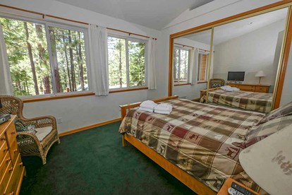 Forest Cabin Rental with a Hot Tub in South Lake Tahoe, California - South Lake Tahoe, California - glamping.directory