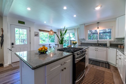 Charming River Cottage with Fenced Yard & Walkable River Access near Downtown Guerneville, California - Guerneville, California - glamping.directory