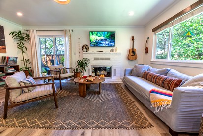 Charming River Cottage with Fenced Yard & Walkable River Access near Downtown Guerneville, California - Guerneville, California - glamping.directory