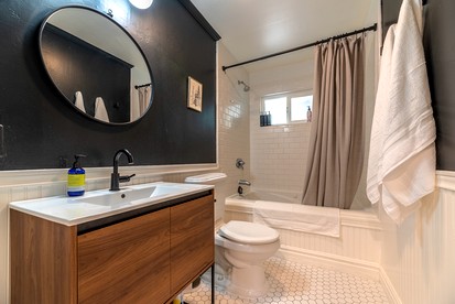 Charming River Cottage with Fenced Yard & Walkable River Access near Downtown Guerneville, California - Guerneville, California - glamping.directory