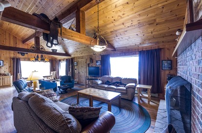Scenic Cabin with Wildlife Views Near Madison River, Ennis, Montana - McAllister, Montana - glamping.directory