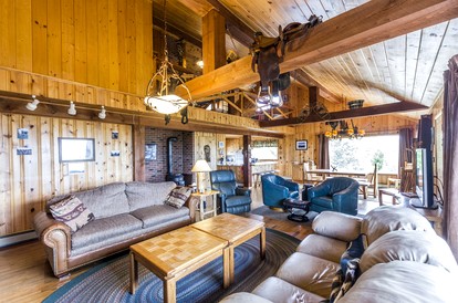 Scenic Cabin with Wildlife Views Near Madison River, Ennis, Montana - McAllister, Montana - glamping.directory