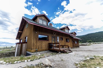 Scenic Cabin with Wildlife Views Near Madison River, Ennis, Montana - McAllister, Montana - glamping.directory