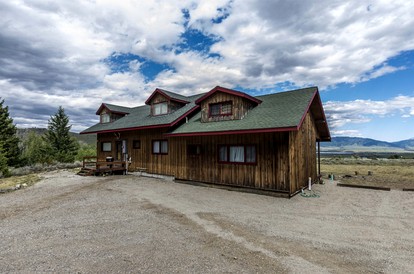 Scenic Cabin with Wildlife Views Near Madison River, Ennis, Montana - glamping.directory