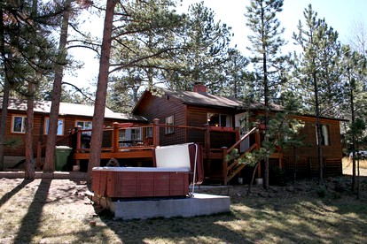 Breathtaking Cabin with Hot-tub in Estes Park, Colorado - glamping.directory