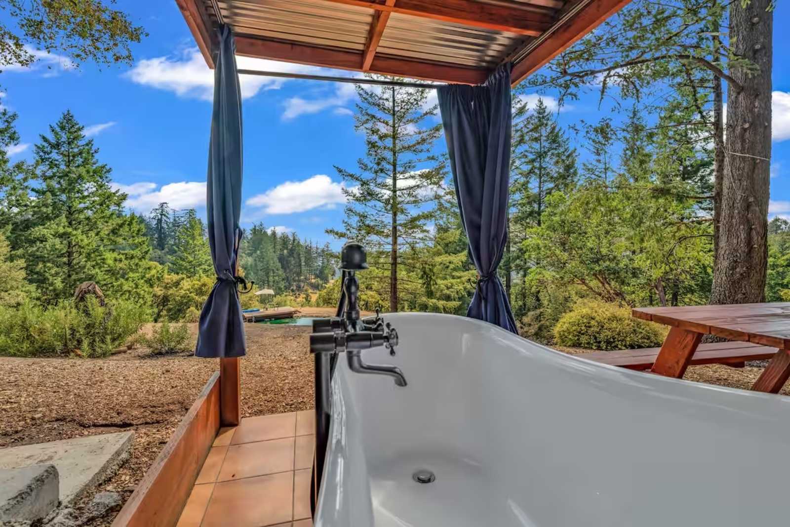 May's Luxury Farmstays - glamping.directory