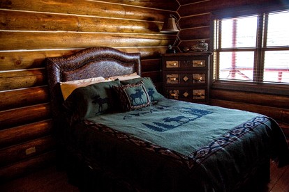 Family-Friendly Log Cabin in Scenic Big Sky near Great Falls, Montana - Belt, Montana - glamping.directory