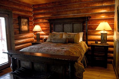 Family-Friendly Log Cabin in Scenic Big Sky near Great Falls, Montana - Belt, Montana - glamping.directory