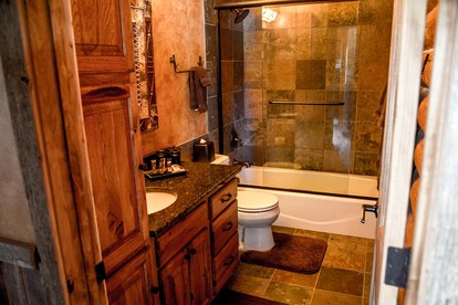 Family-Friendly Log Cabin in Scenic Big Sky near Great Falls, Montana - Belt, Montana - glamping.directory