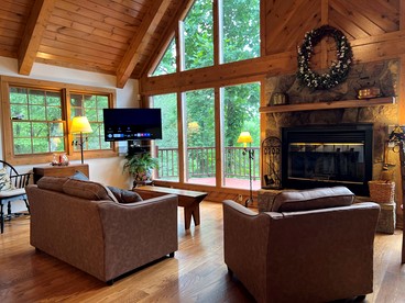 Serene Cabin in the Mountains with Hot Tub in Sevierville, Tennessee - Sevierville, Tennessee - glamping.directory