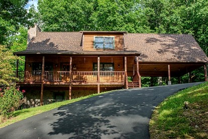 Serene Cabin in the Mountains with Hot Tub in Sevierville, Tennessee - Sevierville, Tennessee - glamping.directory