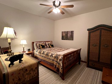 Serene Cabin in the Mountains with Hot Tub in Sevierville, Tennessee - Sevierville, Tennessee - glamping.directory