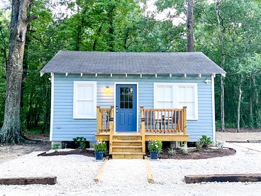Picturesque Cozy Cottage with Fire Pit Space in Louisiana - glamping.directory