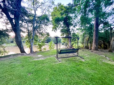 Picturesque Cozy Cottage with Fire Pit Space in Louisiana - Lafayette, Louisiana - glamping.directory