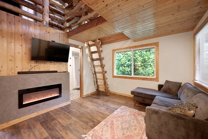 Stunning Wooden Cabin with Fireplace in Glendale, Utah - Glendale, Utah - glamping.directory