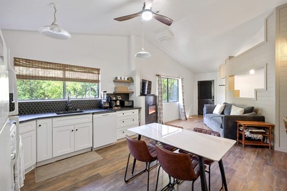 Stunning Wooden Cabin with Fireplace in Glendale, Utah - Glendale, Utah - glamping.directory