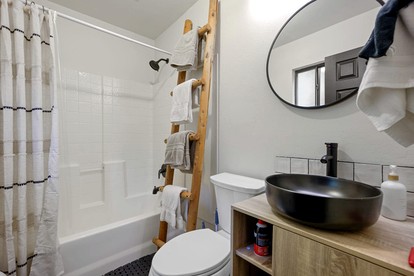 Stunning Wooden Cabin with Fireplace in Glendale, Utah - Glendale, Utah - glamping.directory