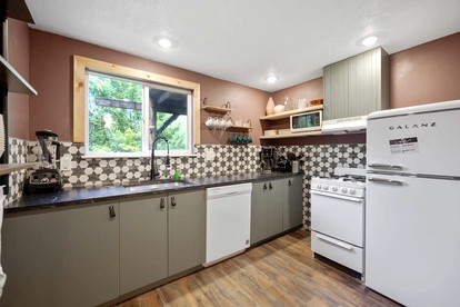 Stunning Wooden Cabin with Fireplace in Glendale, Utah - Glendale, Utah - glamping.directory