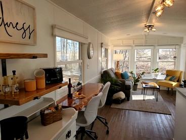 Cozy Bungalow Rental Perfect for Glamping in Michigan - Vandalia, Michigan - glamping.directory