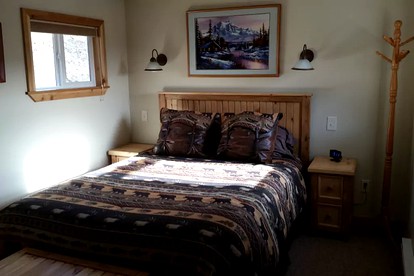 Rustic Mountain Retreat Perfect for Large Groups in Kingston, Idaho - Kingston, Idaho - glamping.directory