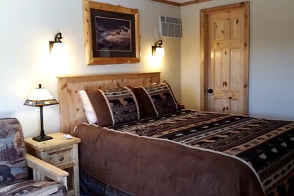 Rustic Mountain Retreat Perfect for Large Groups in Kingston, Idaho - Kingston, Idaho - glamping.directory
