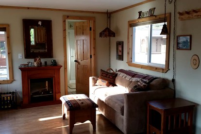 Rustic Mountain Retreat Perfect for Large Groups in Kingston, Idaho - Kingston, Idaho - glamping.directory