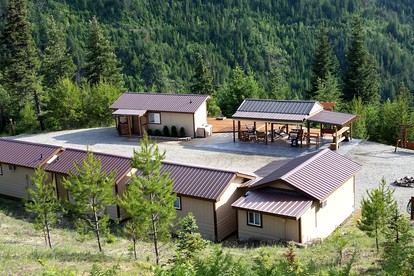 Rustic Mountain Retreat Perfect for Large Groups in Kingston, Idaho - glamping.directory