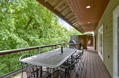 Spacious Riverfront Cottage with Game Room & Private Beach near Wineries in Guerneville, California - Guerneville, California - glamping.directory