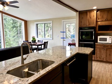 Gorgeous Waterfront Rental on the North Umpqua River near Roseburg, Oregon - Roseburg, Oregon - glamping.directory
