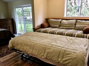 Gorgeous Waterfront Rental on the North Umpqua River near Roseburg, Oregon - Roseburg, Oregon - glamping.directory