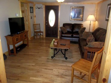Lovely Log Cabin in the Woods with Hot Tub near the Red River Gorge in Kentucky - Beattyville, Kentucky - glamping.directory