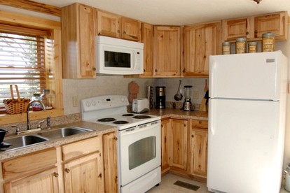 Lovely Log Cabin in the Woods with Hot Tub near the Red River Gorge in Kentucky - Beattyville, Kentucky - glamping.directory