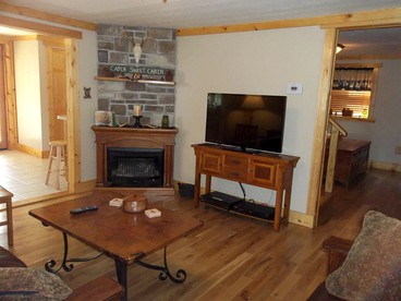 Lovely Log Cabin in the Woods with Hot Tub near the Red River Gorge in Kentucky - Beattyville, Kentucky - glamping.directory
