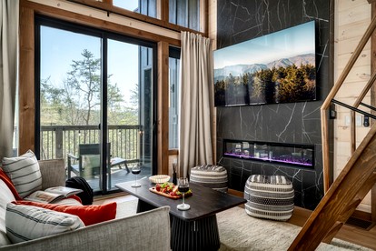 Romantic Luxury Cabin • Hot Tub & Sauna near Dollywood, Sevierville TN - Sevierville, Tennessee - glamping.directory