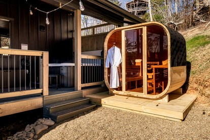 Romantic Luxury Cabin • Hot Tub & Sauna near Dollywood, Sevierville TN - Sevierville, Tennessee - glamping.directory