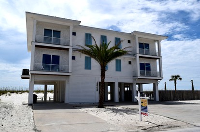 Luxury Vacation Rental with a Pool in Pensacola Beach, Florida - glamping.directory