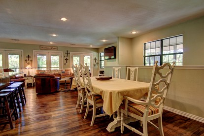 Stunning Cabin Rental Overlooking the Guadalupe River in New Braunfels, Texas - New Braunfels, Texas - glamping.directory