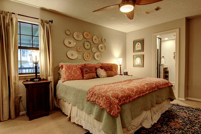 Stunning Cabin Rental Overlooking the Guadalupe River in New Braunfels, Texas - New Braunfels, Texas - glamping.directory