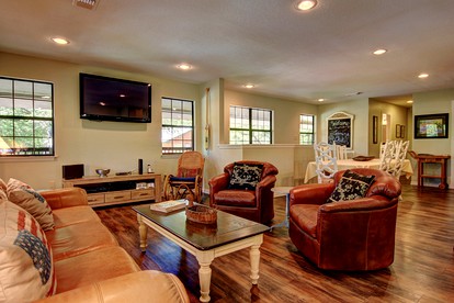 Stunning Cabin Rental Overlooking the Guadalupe River in New Braunfels, Texas - New Braunfels, Texas - glamping.directory