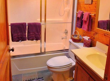 Cozy Log Cabin Rental with a Hot Tub near Nevada City, California - Nevada City, California - glamping.directory